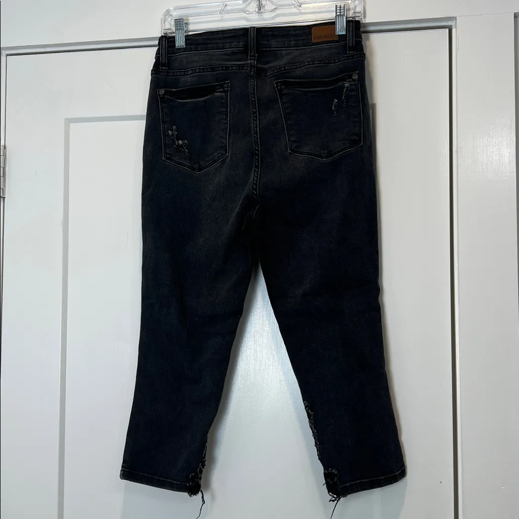 Judy Blue Dark grey/black Distressed capri jeans size 7/28. - Image 8