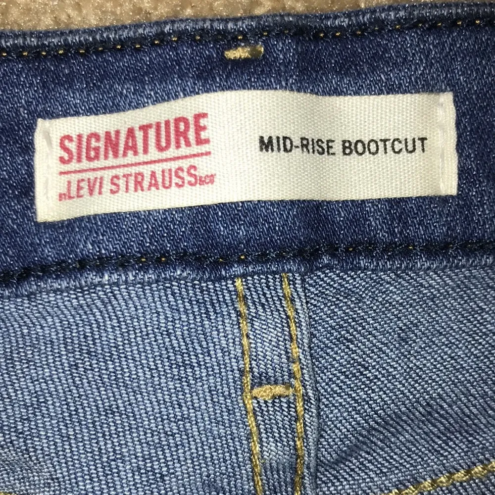 Signature by Levi Strauss & Co Women’s Mid-Rise Bootcut Medium Wash Denim Jeans - Image 10
