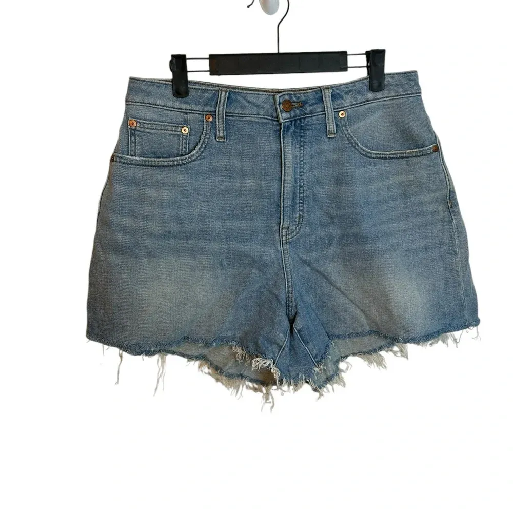Madewell Curvy High Rise Denim Shorts in Watt Wash - Image 2
