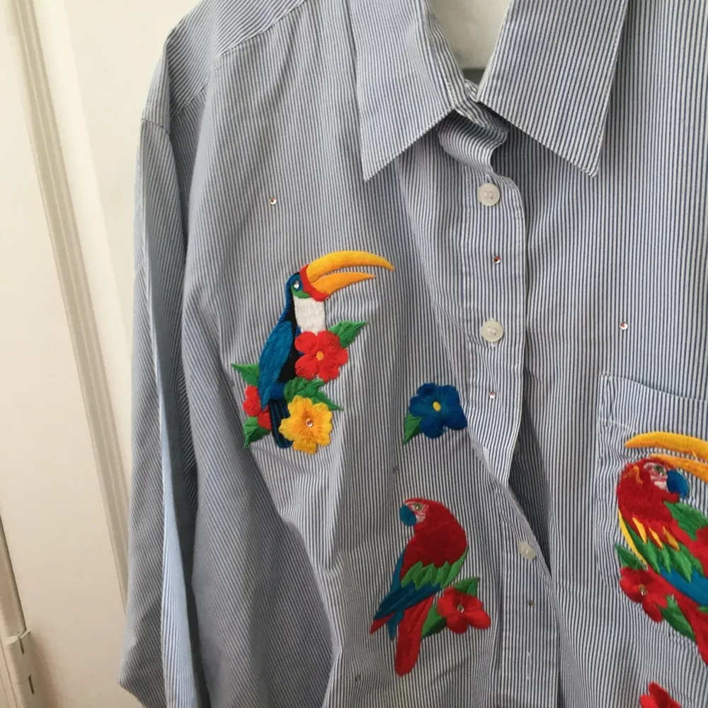 FINAL MARKDOWN Ladies drapers and Damon’s parrot shirt pm Size undefined - Image 2