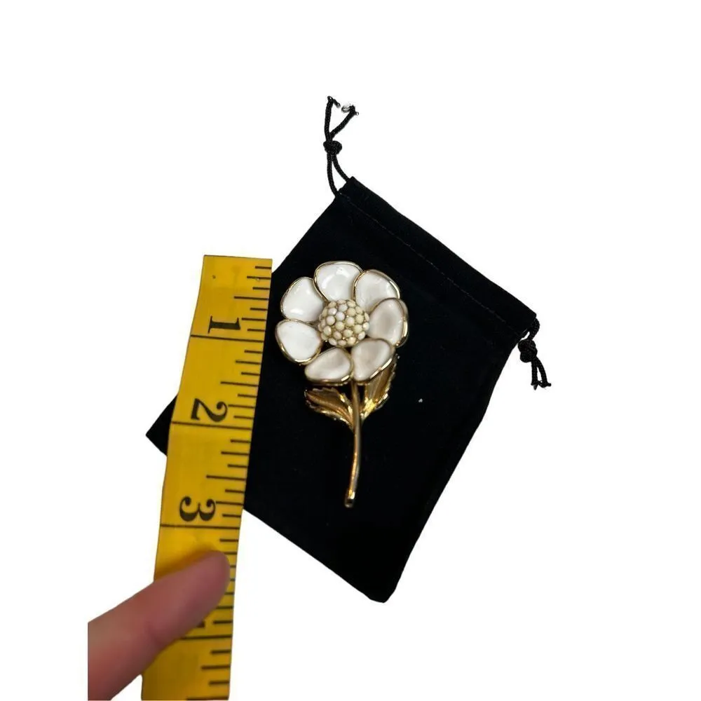 White Poured Glass Flower Brooch On Stem Accented With Leaves Circa 1950 Collect Gold - Image 3