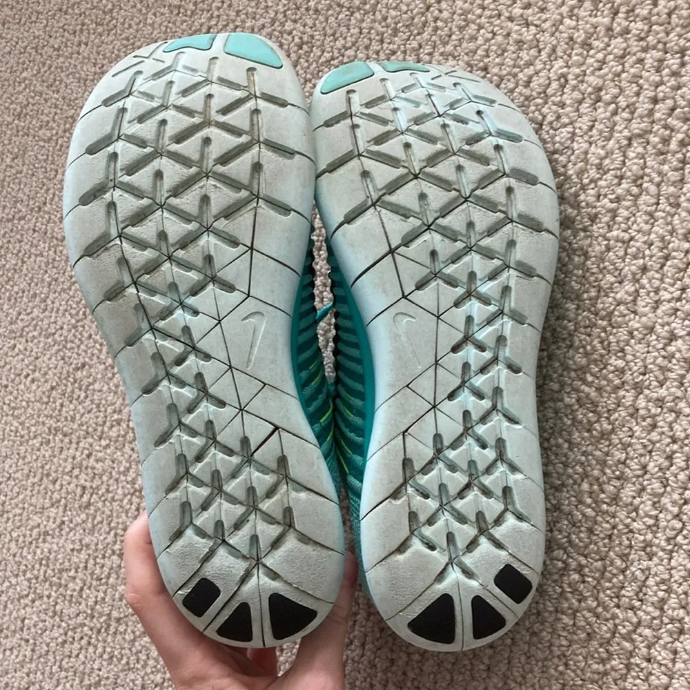 Nike Free RN Flyknit Textured Sneakers Teal 831070-307 Women’s Size 8.5 Like New - Image 7