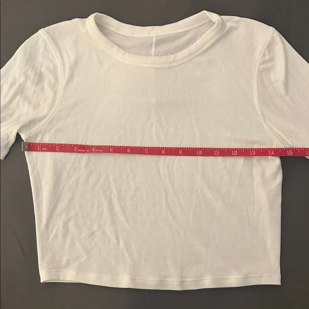 Lululemon Hold Tight Straight Hem Crop Tee Sz 4 - Image 6