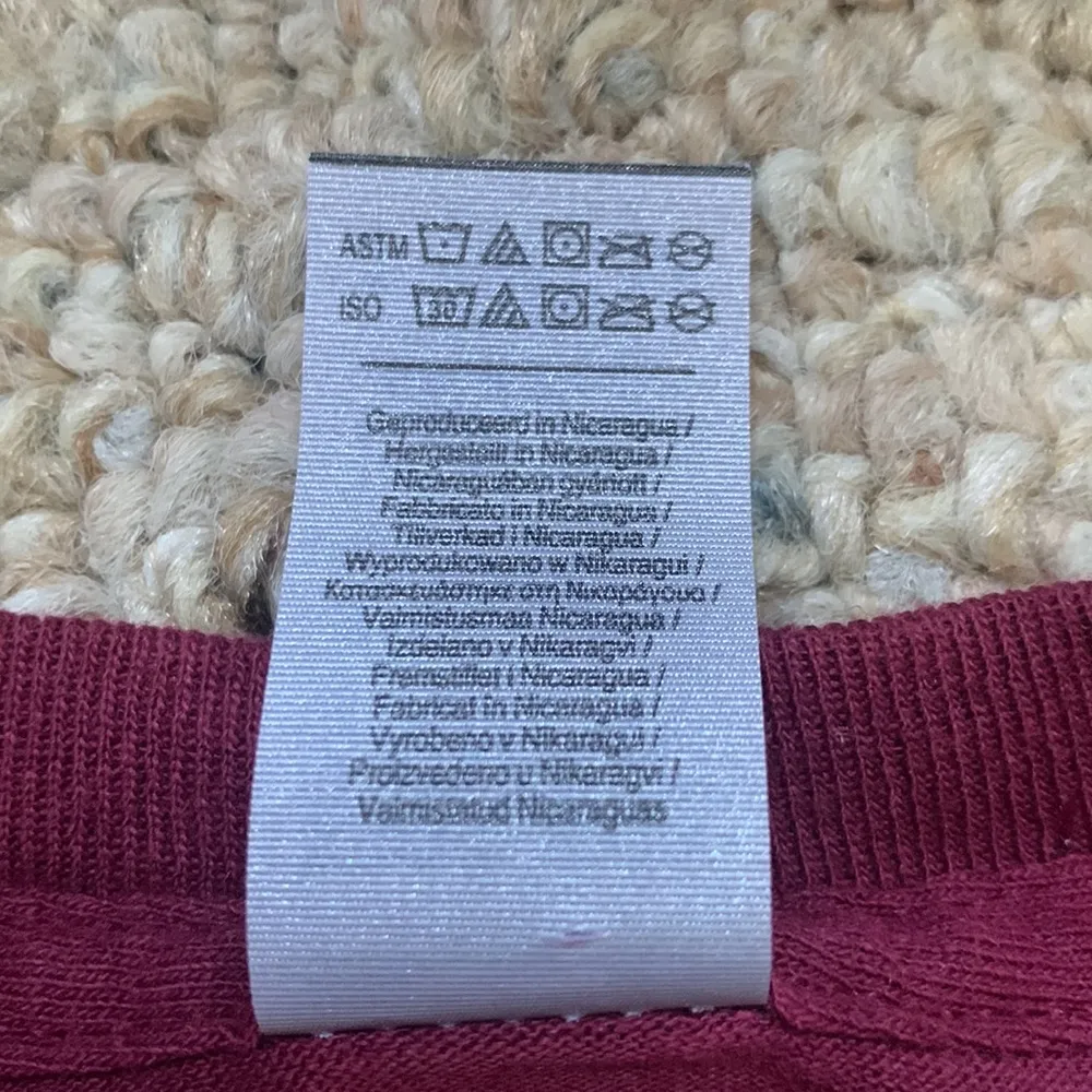 Chicago GILDAN Heavy Cotton Graphic Crop Top Size Small - Image 11