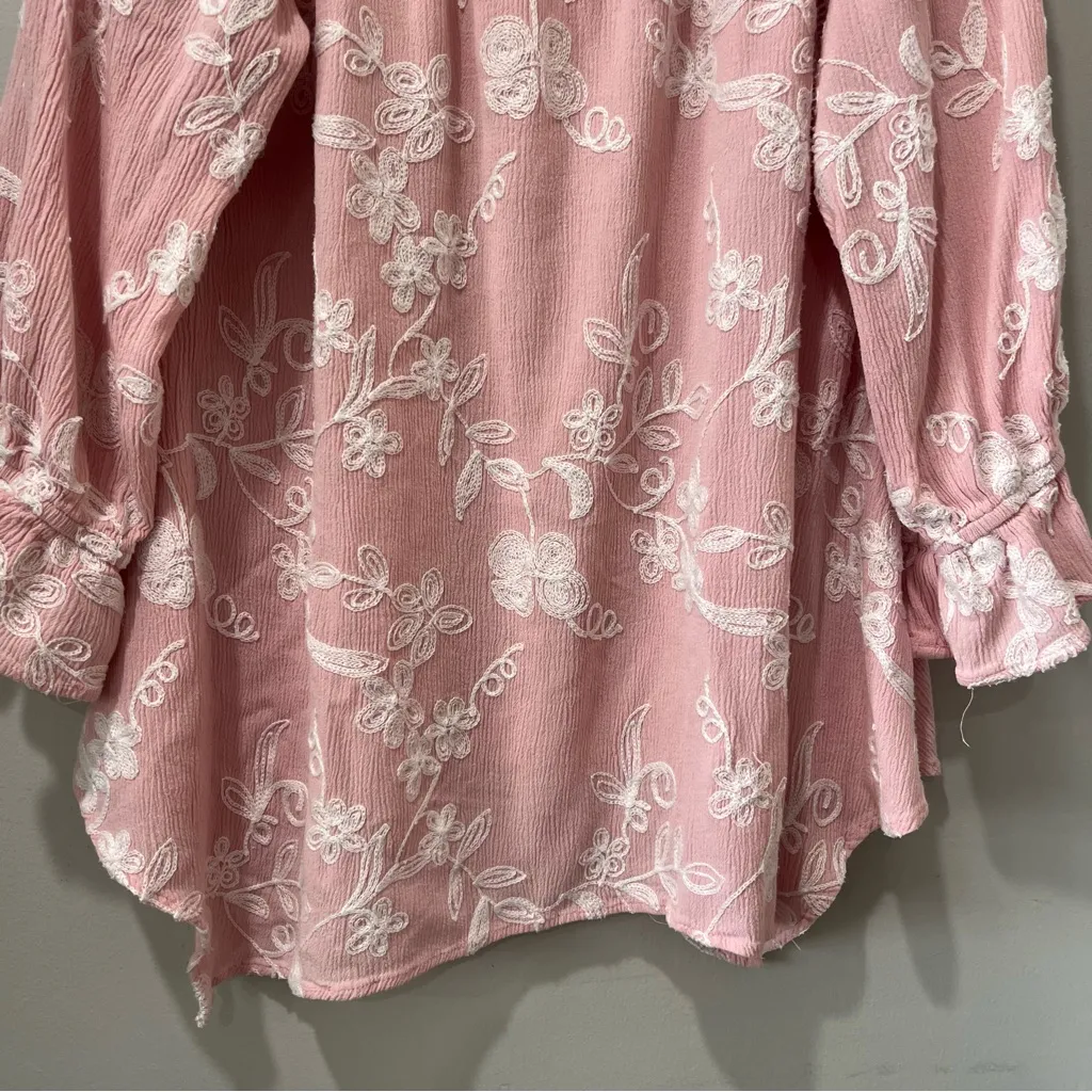 Ladies Blouse By LIV Los Angeles Size Large Pink Flower Accents Boho Flowy - Image 3