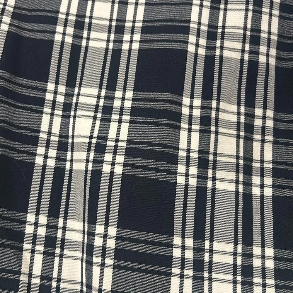 Ann Taylor Blue White Plaid Capri Pants Sz 8 - Image 2