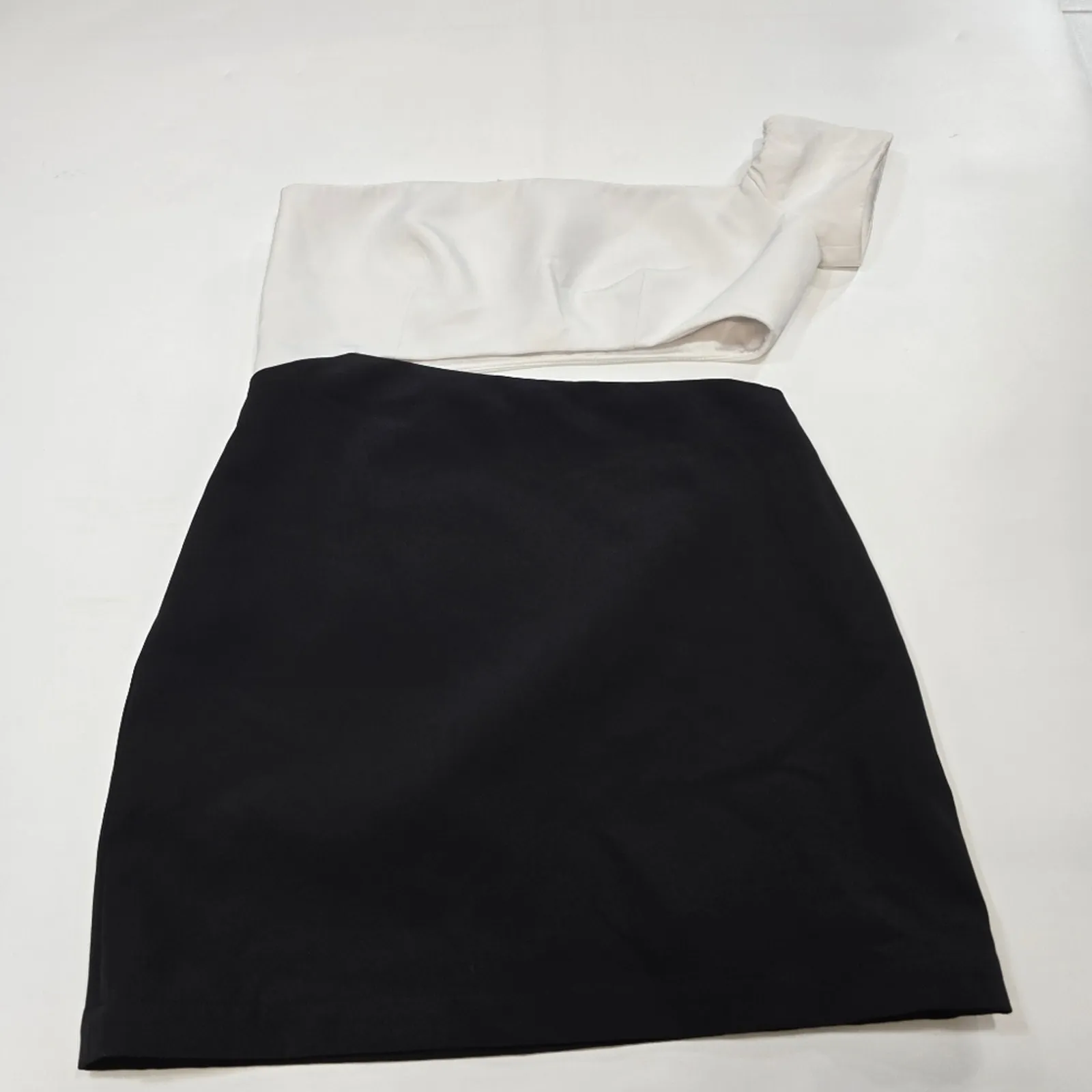 Lovers and Friends Rowan Mini Dress in White & Black Medium - Image 3