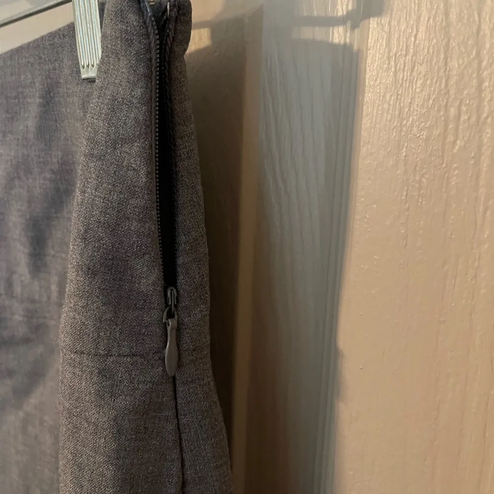 Banana Republic virgin wool blend pencil skirt. - Image 10