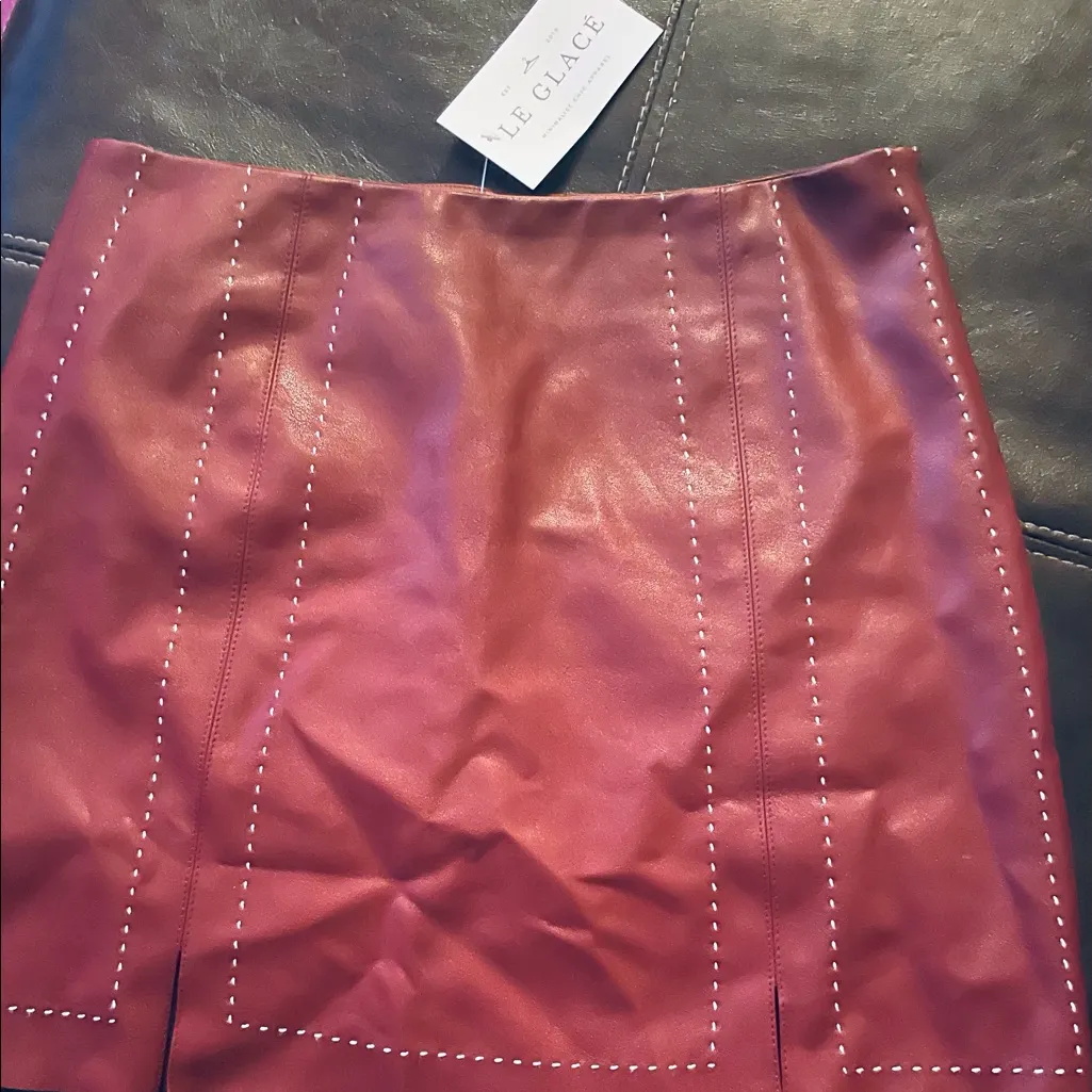 NWT Le Glace Wine Mini Skirt Red - Image 4