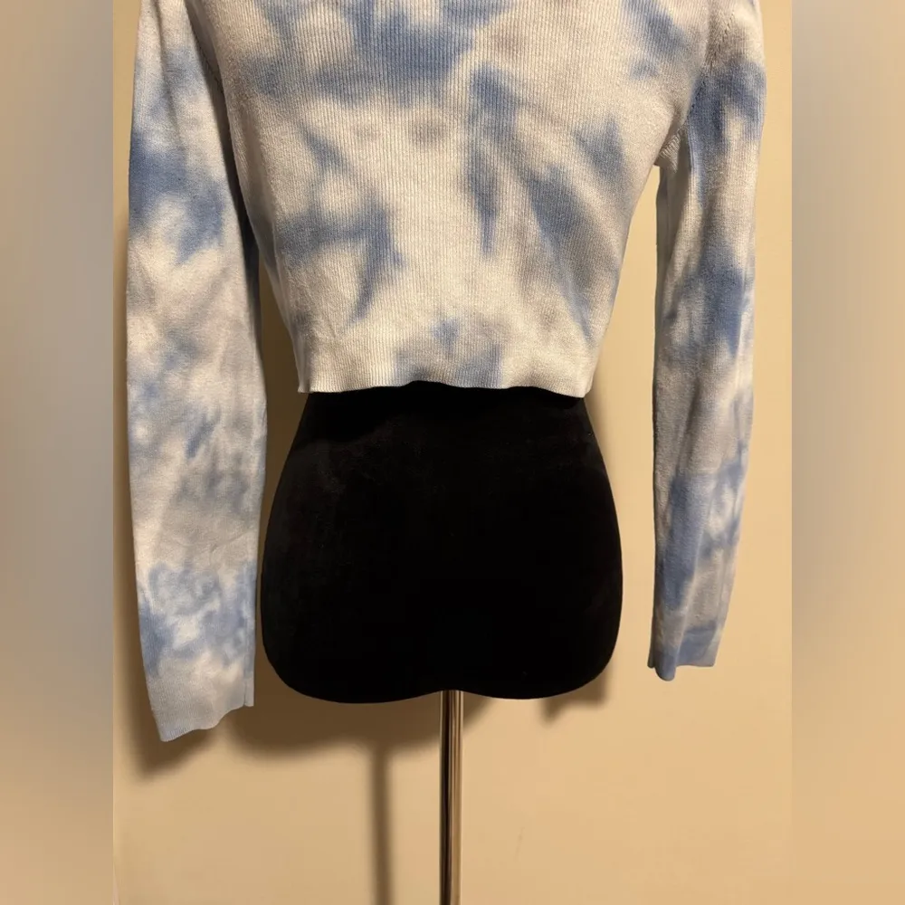 Handmade Brandy Melville Blue and White Tie Dye Button Down Long - Image 8