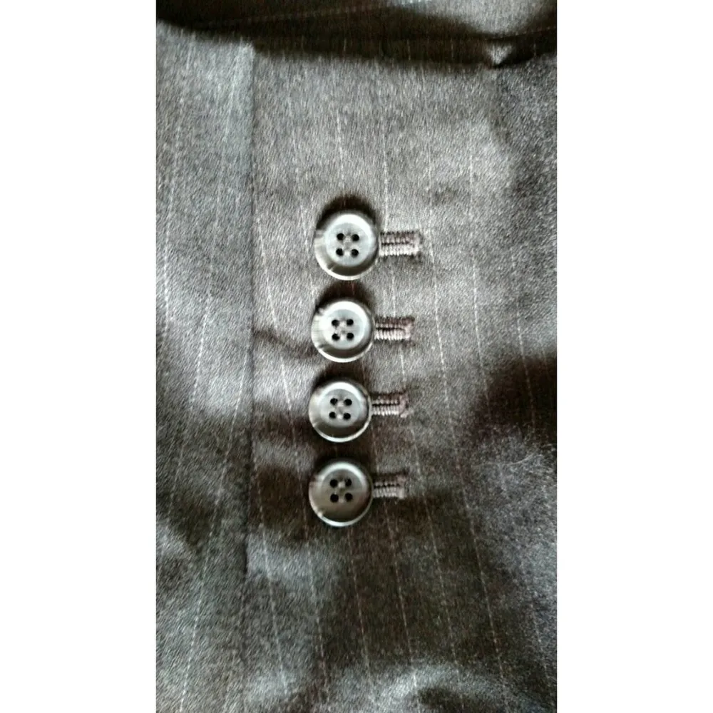 Ann Taylor LOFT Pinstripe Blazer - Size 4P - GUC - Image 5