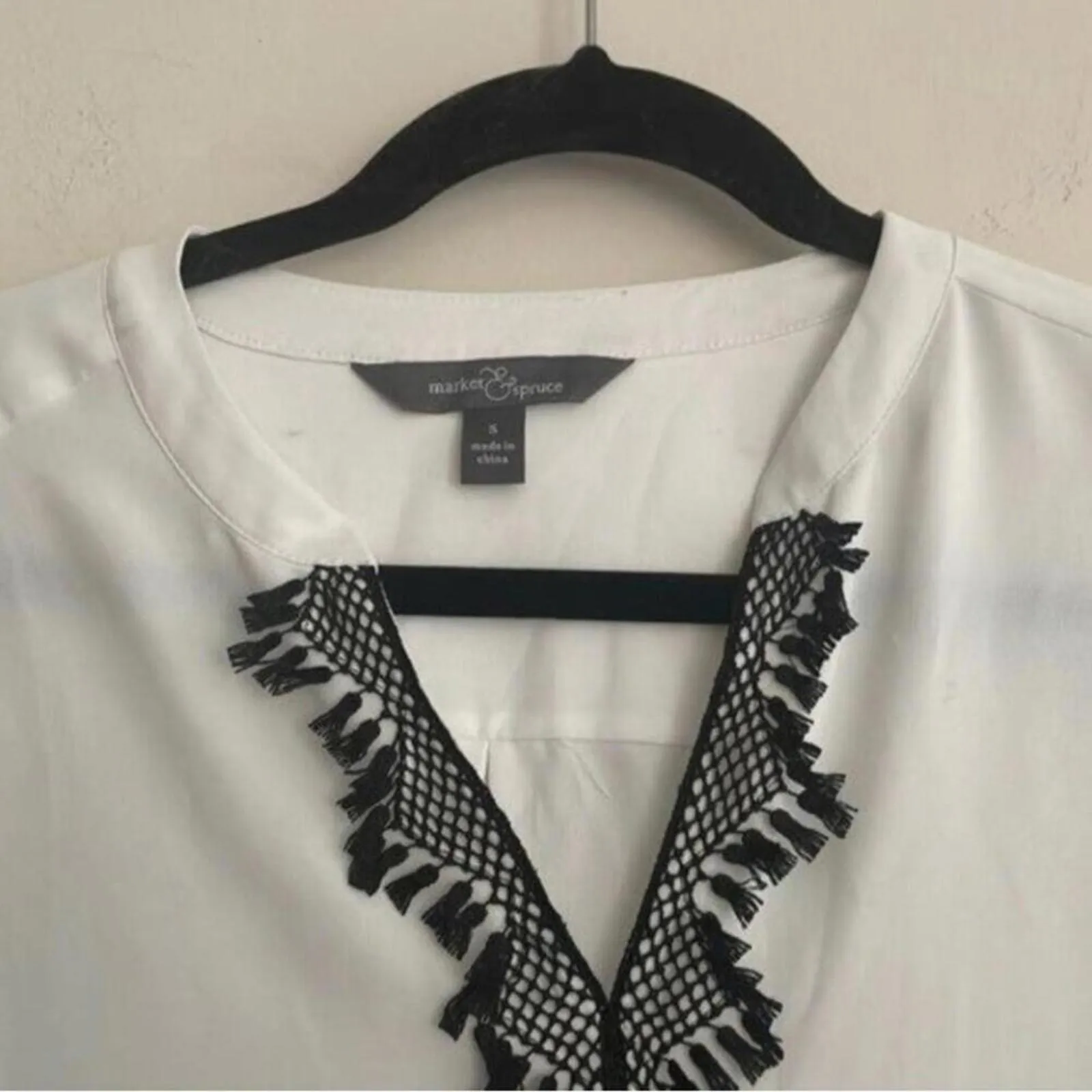 Market & Spruce White Boho Bell Sleeve Black Embroider Trim Coastal Blouse - Image 4