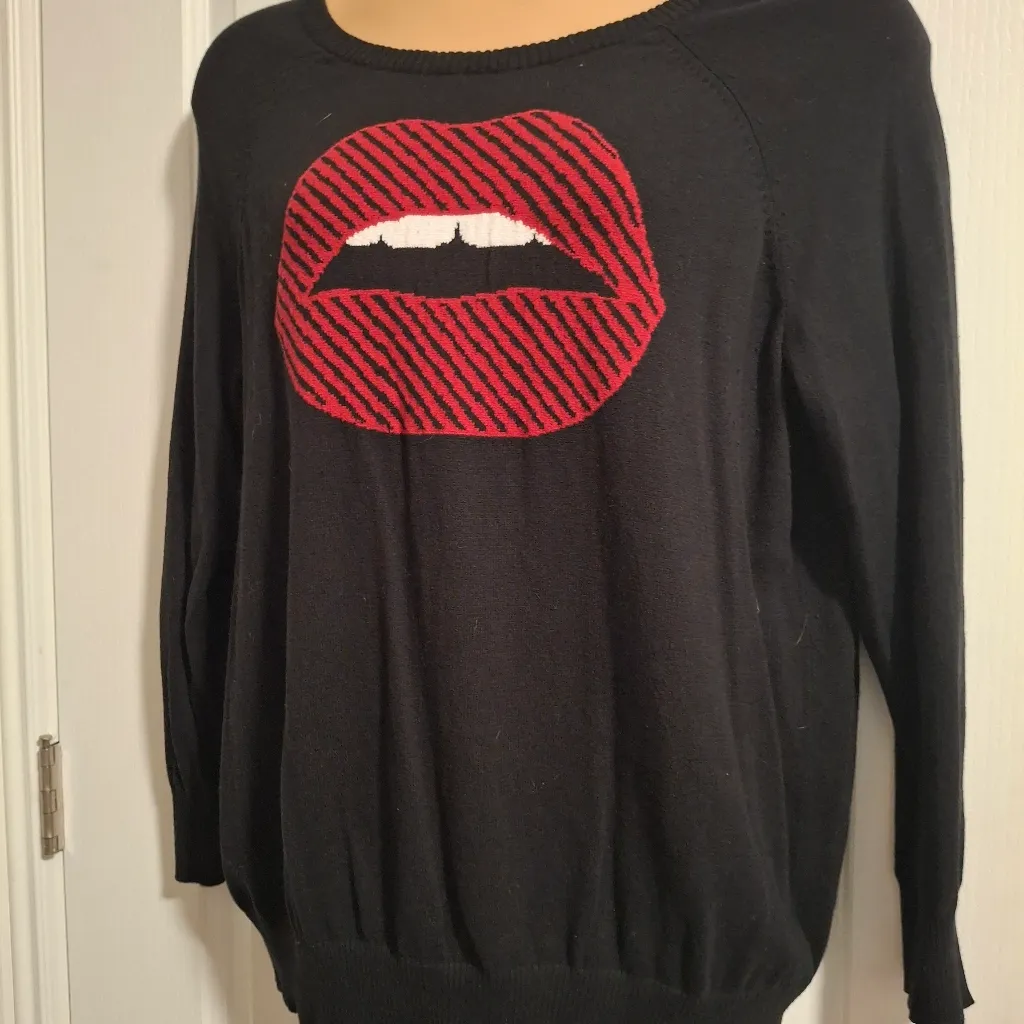Torrid Sz 1 Black Sweater with Red Lips Design - Image 3