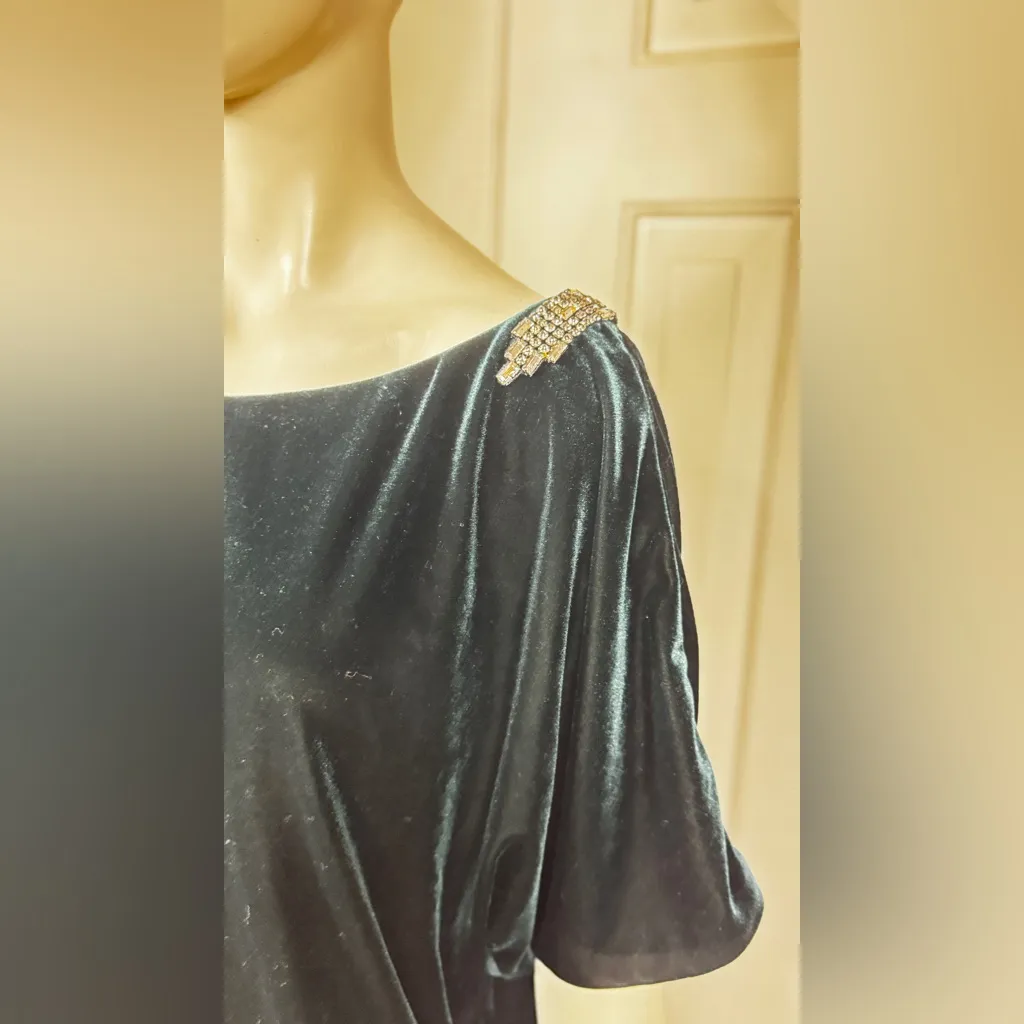 Adrianna Papell Hinter Green Rich Soft Velvet Embellished Shoulders Size XL - Image 2