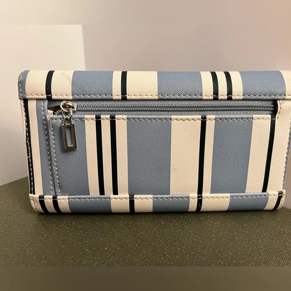 Abree Light Blue Striped Wallet - Image 3
