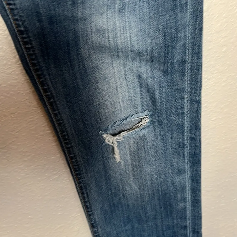 Zara Distressed Light Wash Skinny Jean Size 4 - Image 8