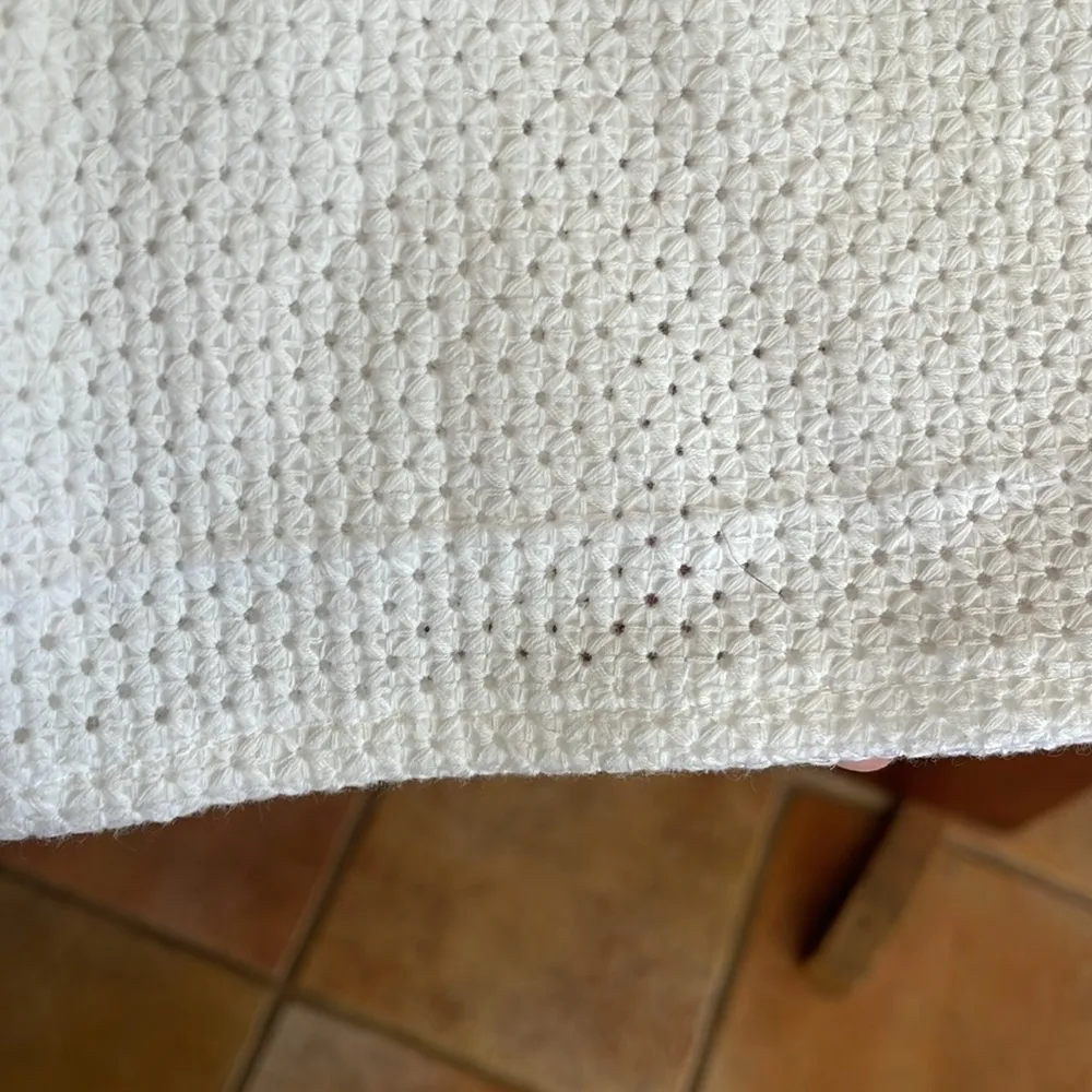 HOUSE OF CB LONDON Elegant white Textured EYELET Pants small - Image 5