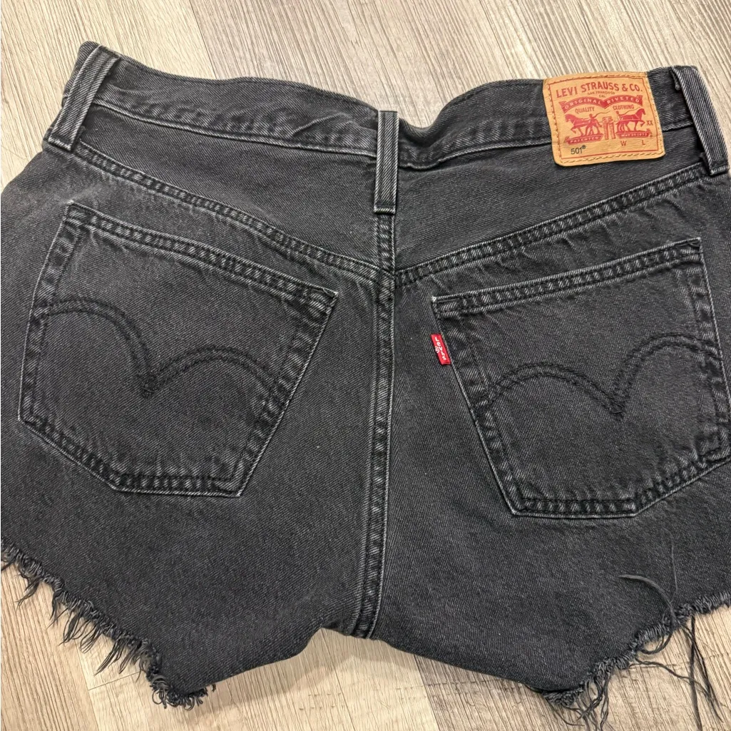 Levi's 501 Black Frayed Jean Shorts - Image 4