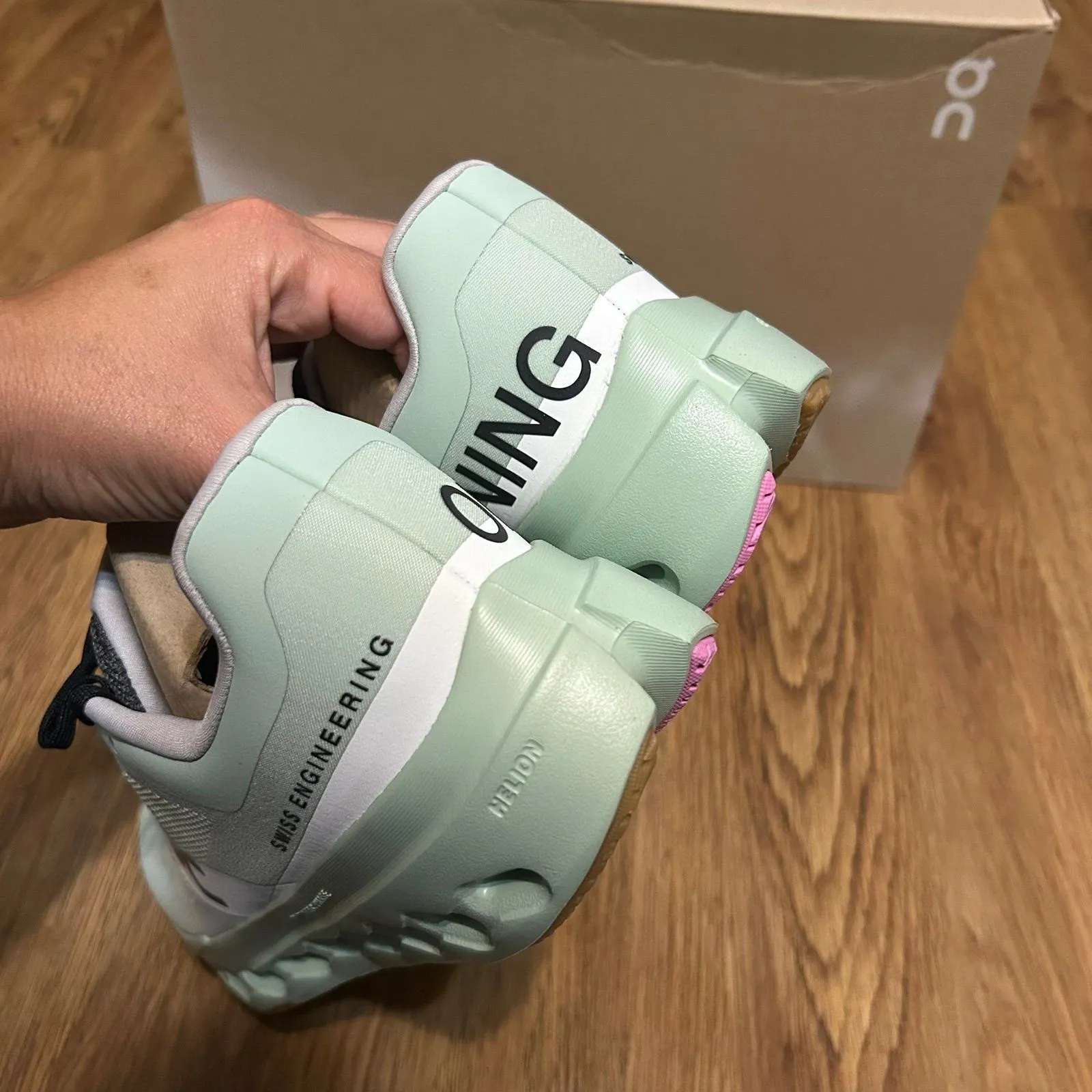 ON CLOUDSURFER mineral almond running athletic training lace up shoes sz 8 new - Image 4