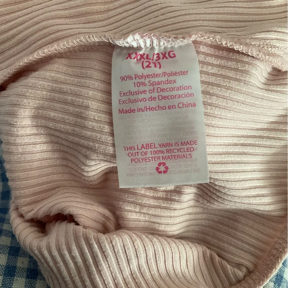 Pink bodysuit. V-neck with lack. V-back with fabric across. Size XXXL. NWT. - Image 6