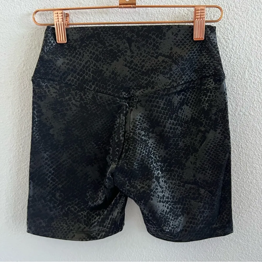 Victoria's Secret Pink Ultimate Snakeskin Bike Shorts Tights Shorties XS - Image 3