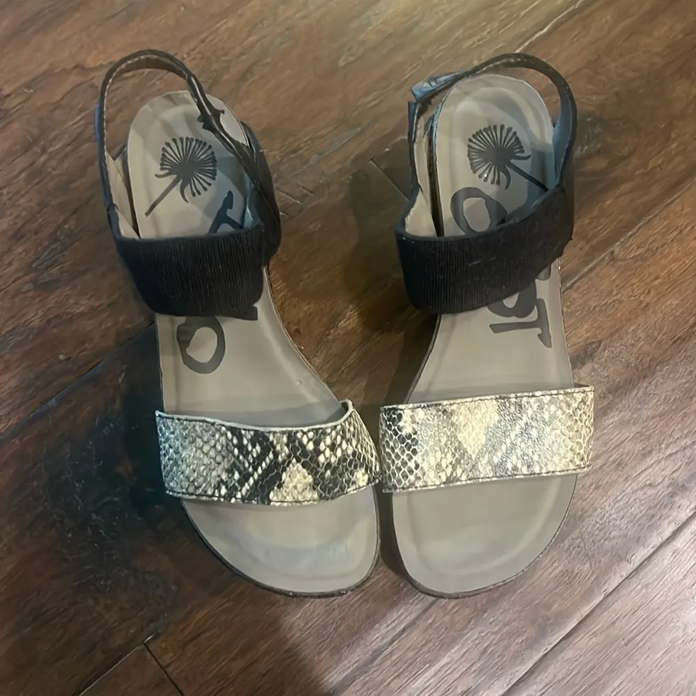 OTBT Wedge Sandel Black Animal Print /Rattan Wedge Worn Once 7 - Image 2