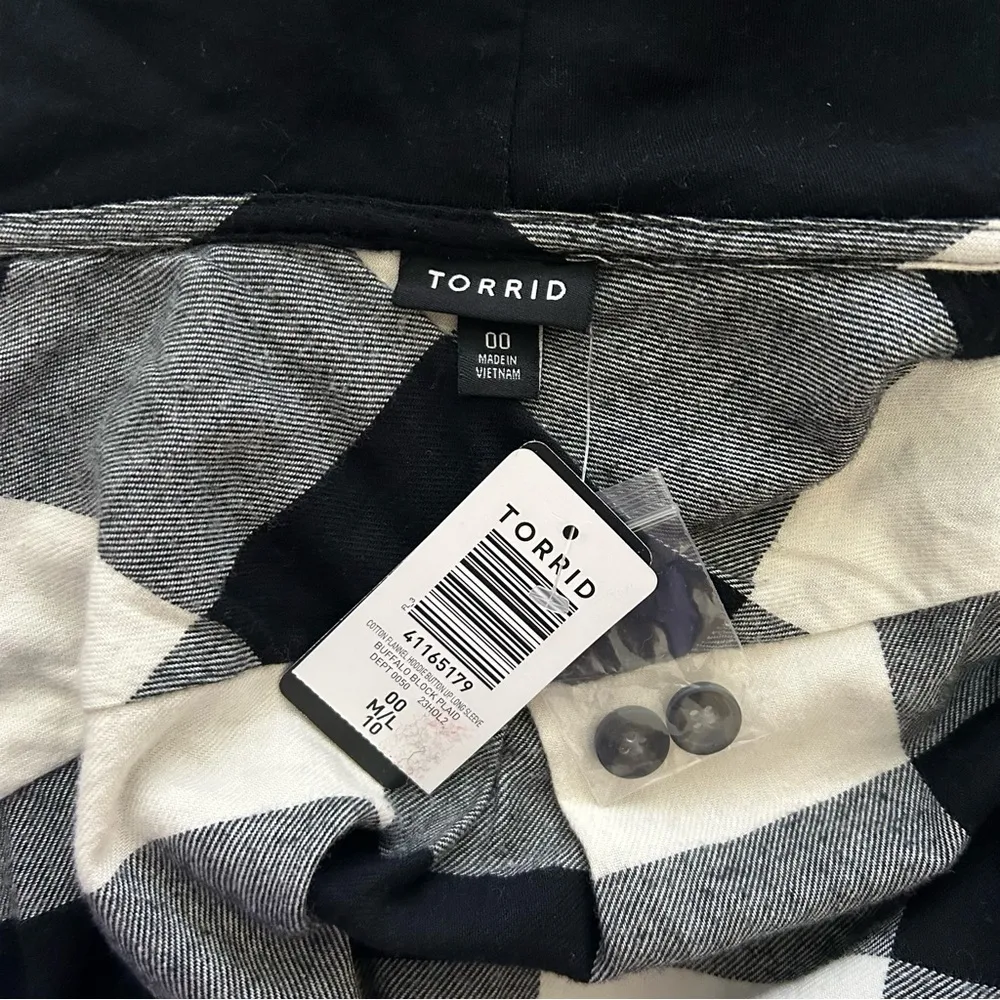 Torrid Cotton Flannel Hoodie Buffalo Plaid Button Up Long Sleeve Top - Image 3