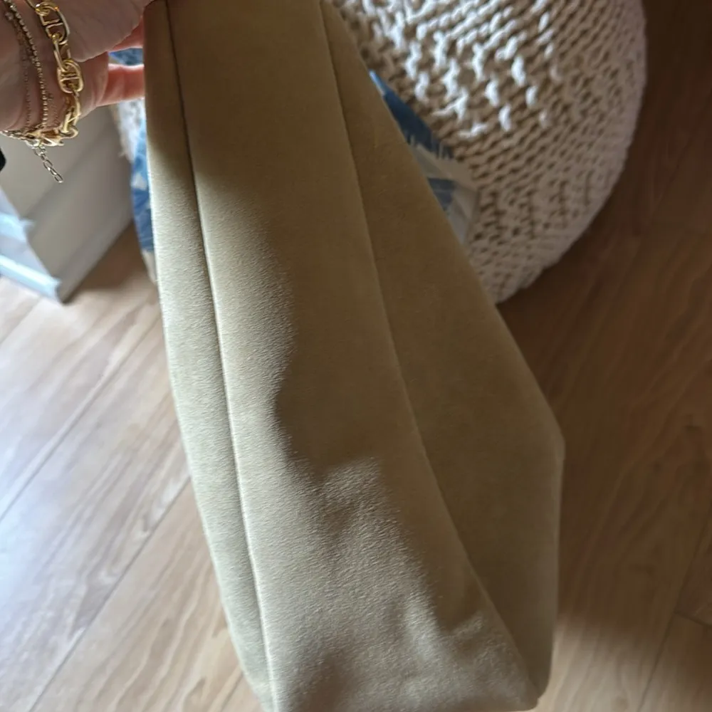 Bond Signature-Hardware Leather Shoulder Bag - Image 5