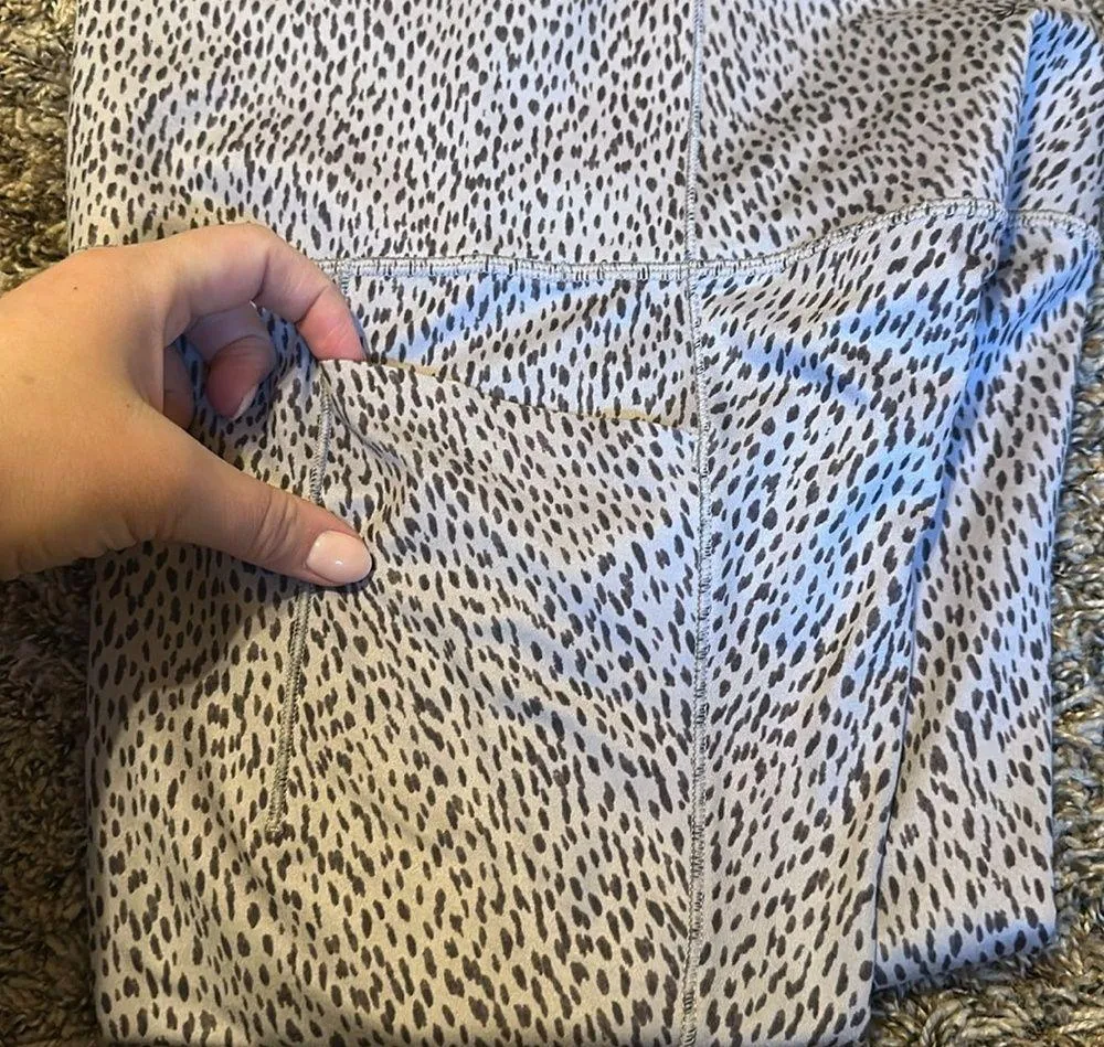 Athleta Salutation Stash Pocket 2 Printed 7/8 Tight Leggings Small - Image 11