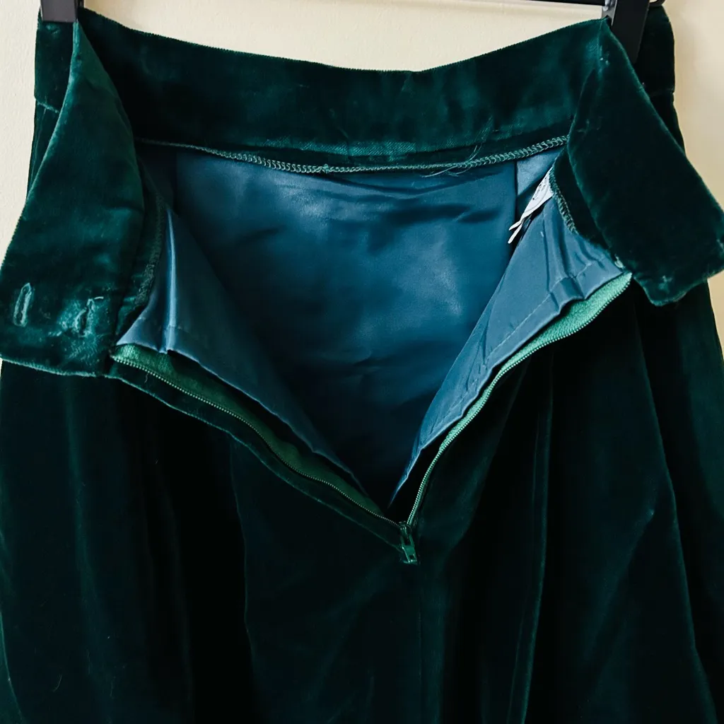 Vintage Laura Ashley Velvet Pleated Maxi Skirt in Forest Green - Image 8