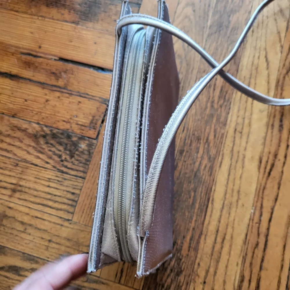 Bueno Silver Rectangular Crossbody Purse - Image 4