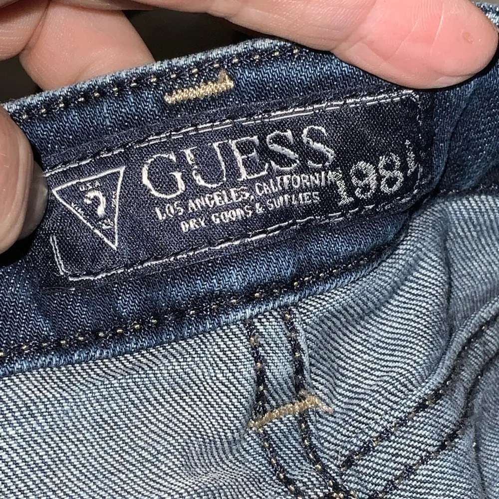 🌸3/$15🌸 Guess Los Angeles 1981 High Rise Distressed Fringe Hem Jean Shorts 29 - Image 9