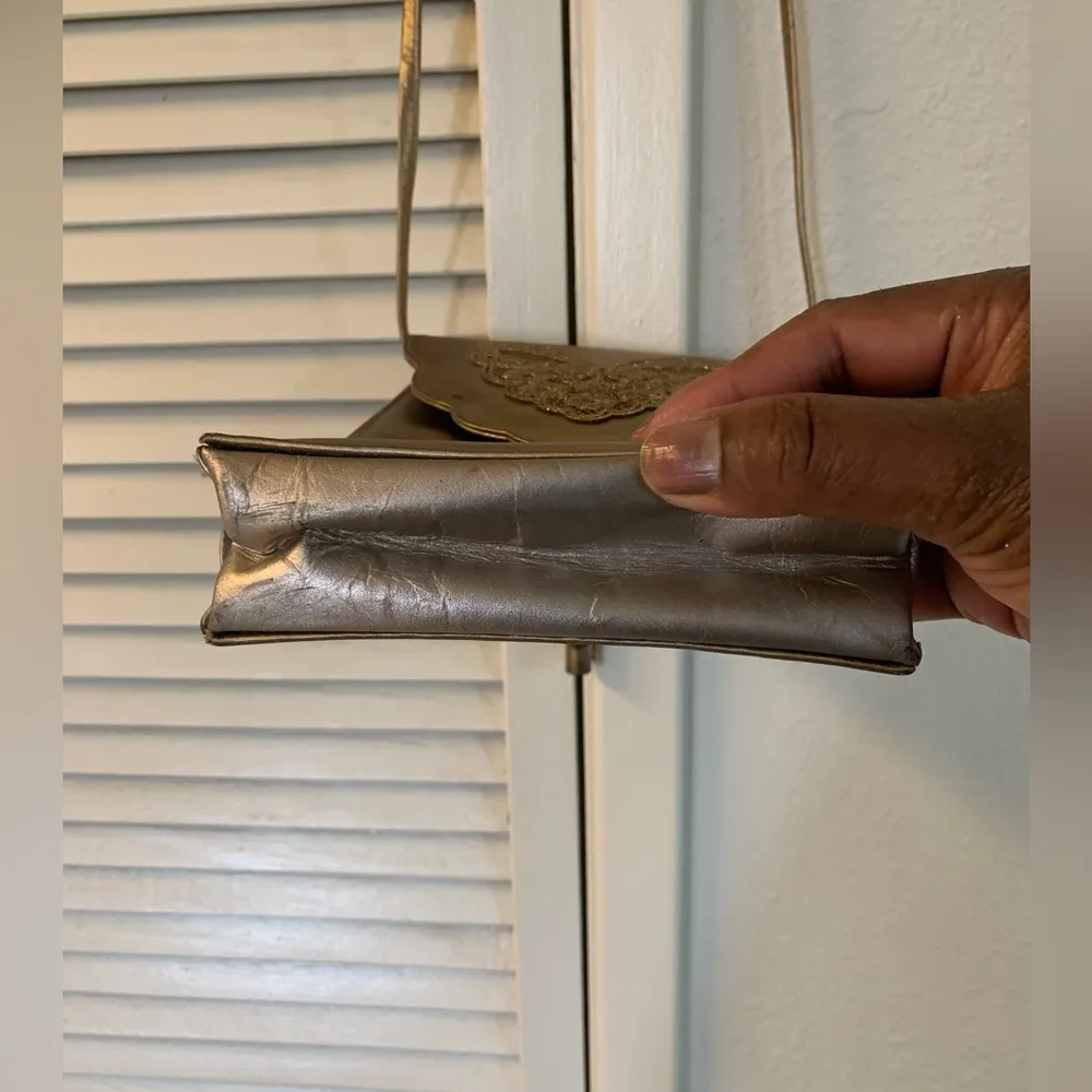 VINTAGE• Metallic Gold-• Leather•Stuart Weitzman• Crossbody/Shoulder bag - Image 7