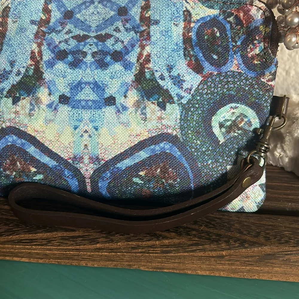 New Rare VIDA Artist Series Clutch Wristlet Travel Accessory Bag Green - Image 6