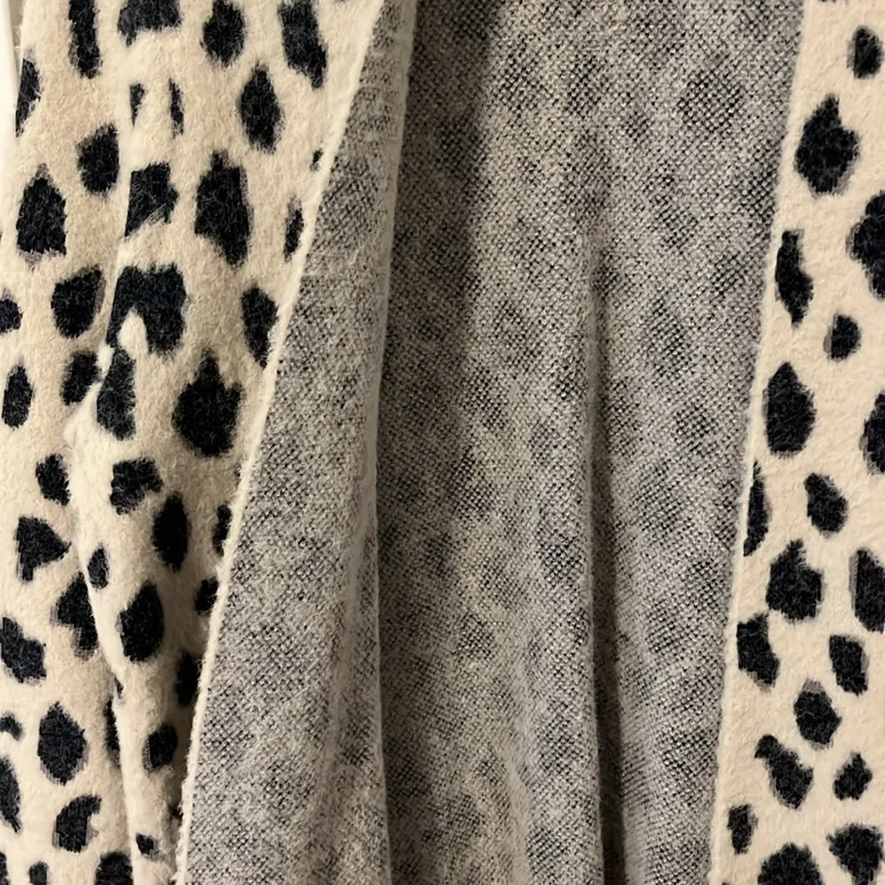 Ann Taylor leopard print cardigan in size Medium - Image 6