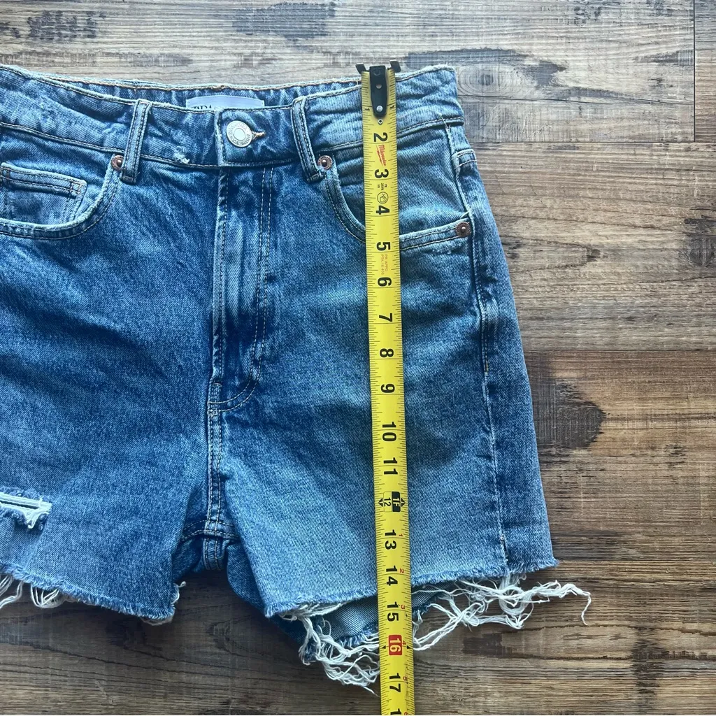Zara Women’s Blue Denim Distressed High Waisted Jean Shorts Raw Hem Size 4 - Image 3