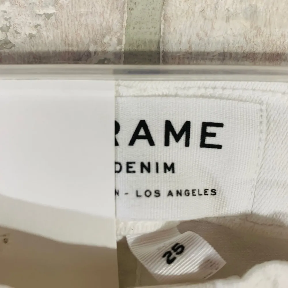 Frame NWT Le High Skinny Distressed Blanc … - Image 6