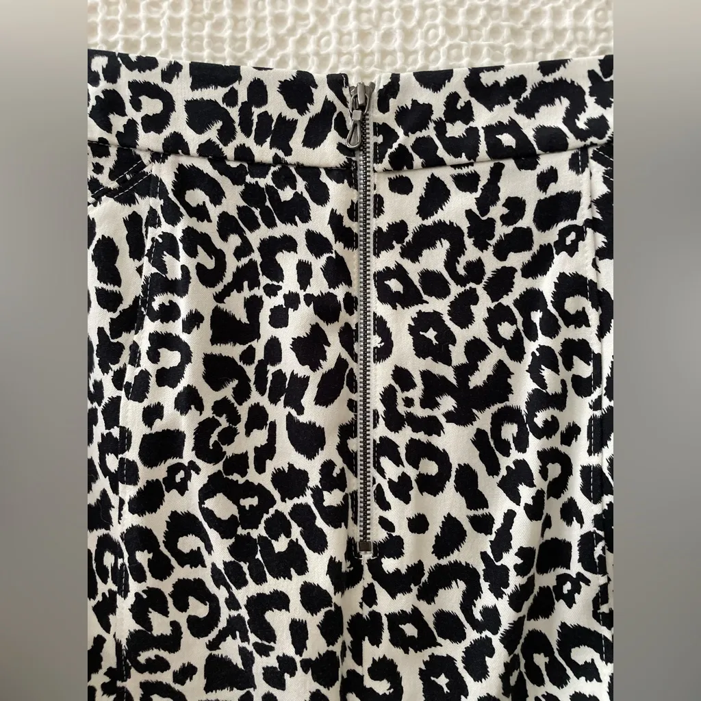 ANN TAYLOR Black & White Leopard Animal Print Pencil Skirt Size 2 - Image 4