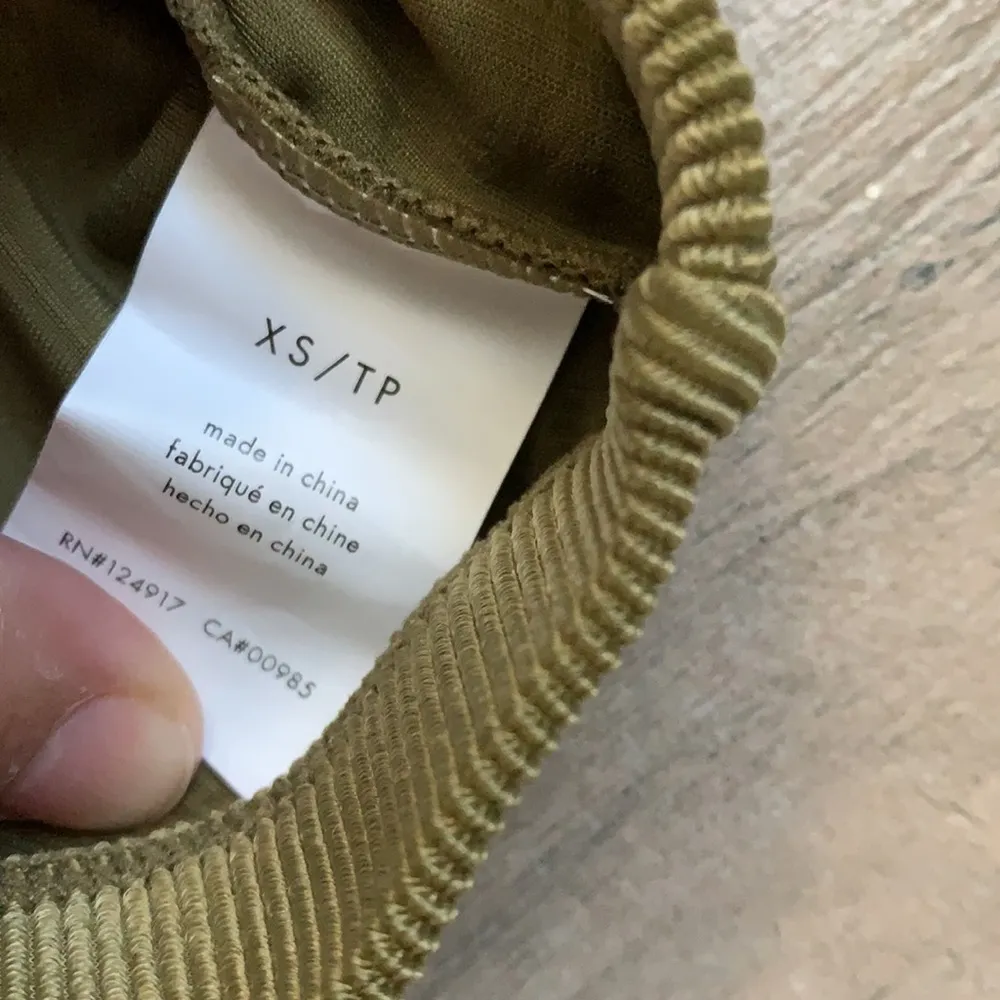 Weworewhat V-NECK RIB SPORTS BRA - Image 5