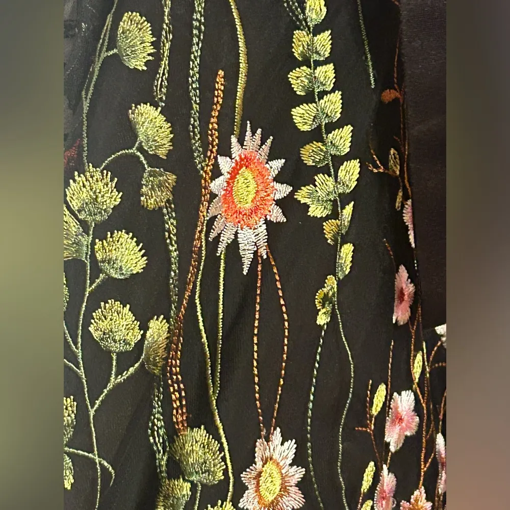 Alexis Kylie Embroidered Cold-Shoulder Top size small NWOT - Image 12