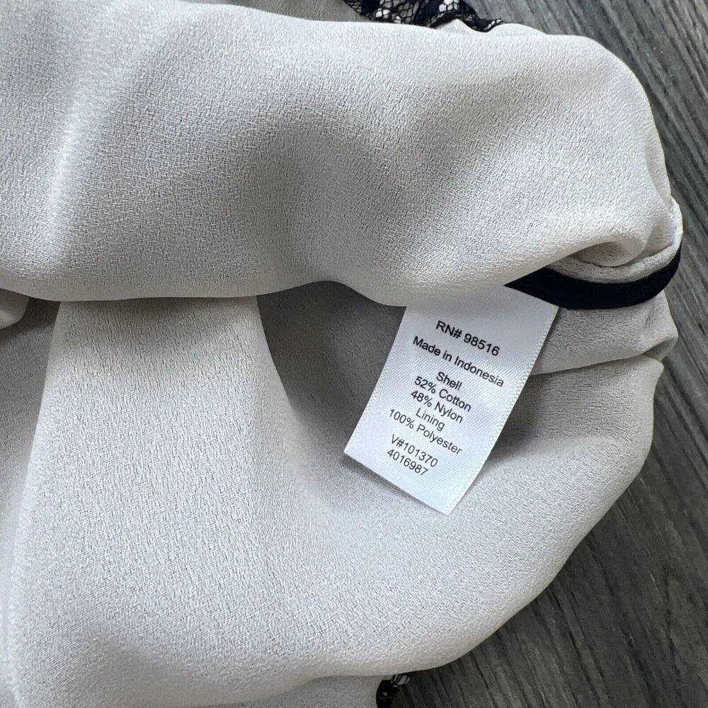 Black Lace Lined Sleeveless Round Neckline Blouse Size Medium - Image 4