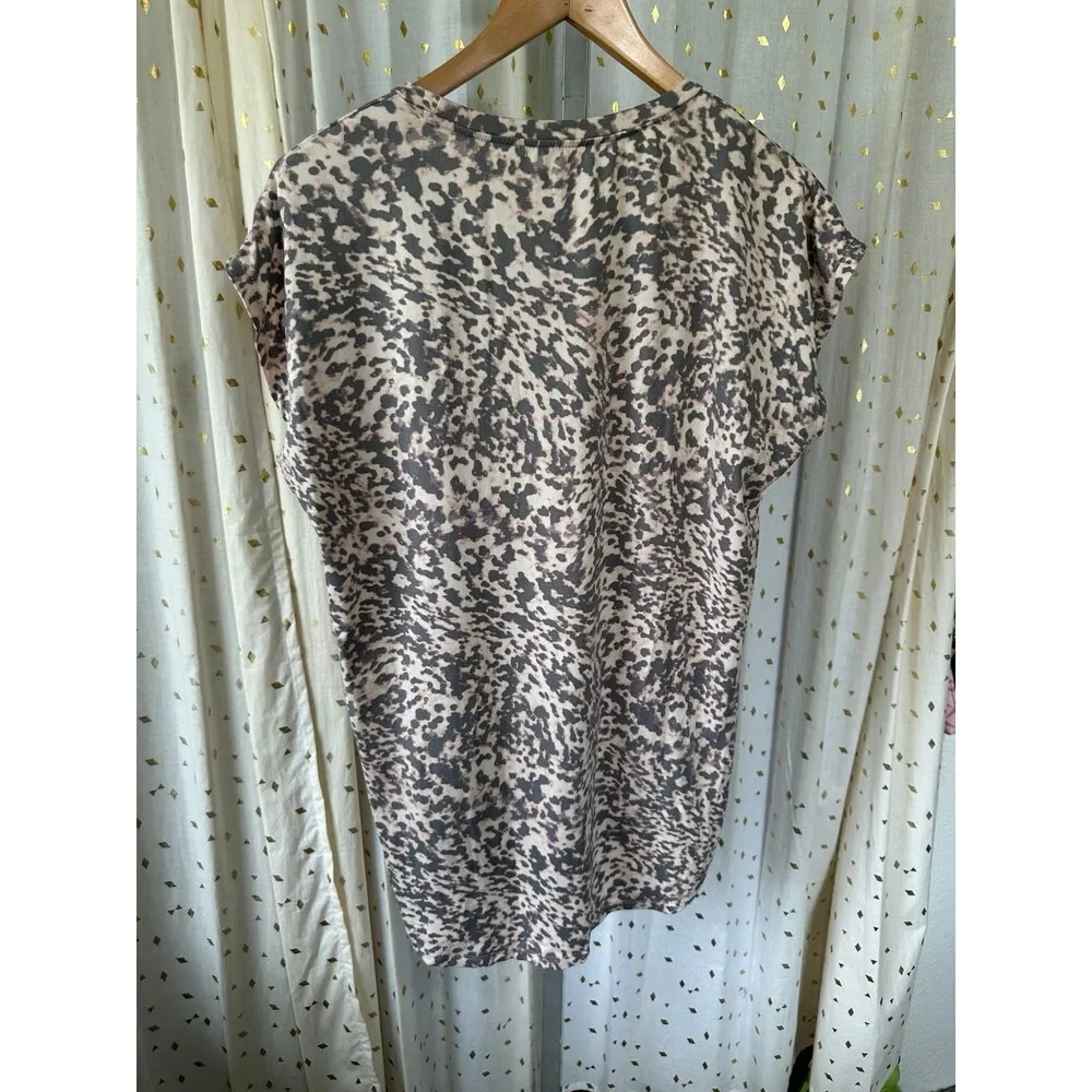 H Halston Studio Soft Blush Abstract Animal Scoop Neck Hi Low Pullover Blouse M - Image 3