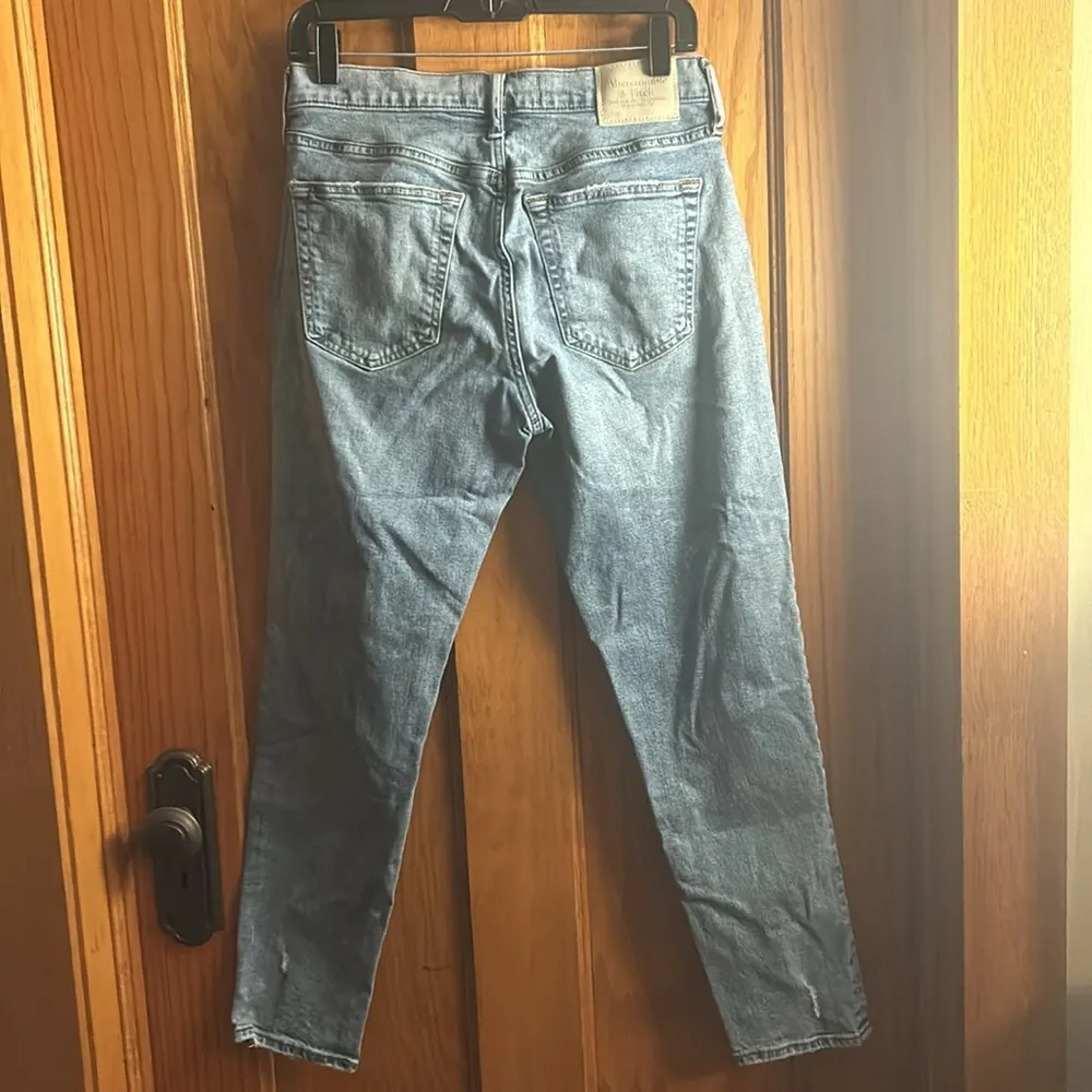 Abercrombie & Fitch Slim Taper Stretch Distressed Jeans size 29 - Image 4