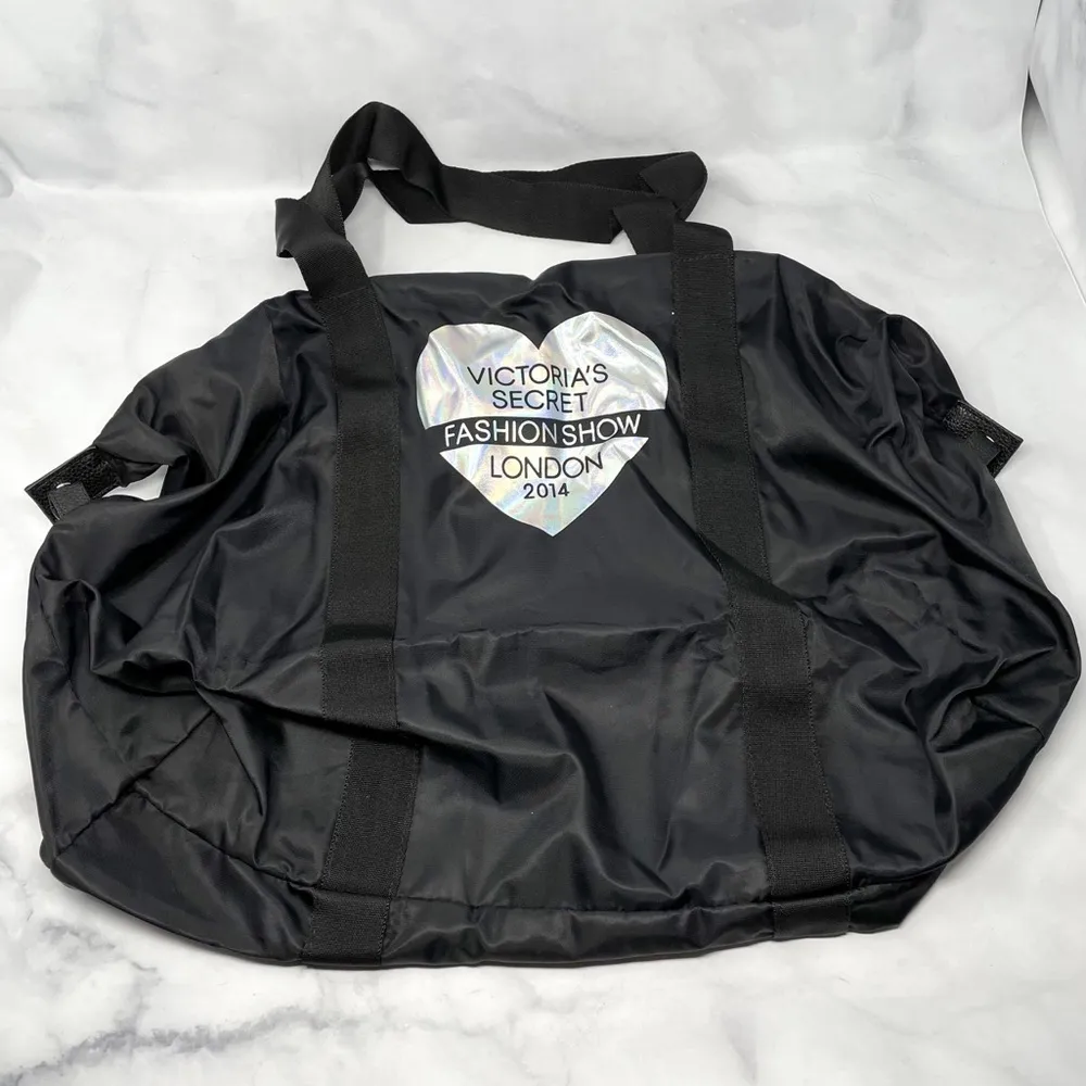 NEW 2 Piece Limited Edition  London Fashion Show Duffle Bag - Image 3