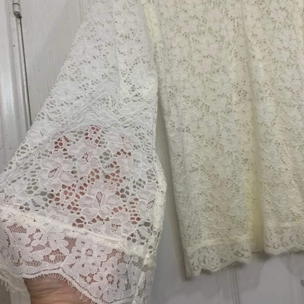 NWT My Michelle Large Lace Long Sleeve Keyhole Neckline Blouse.       1486 - Image 3