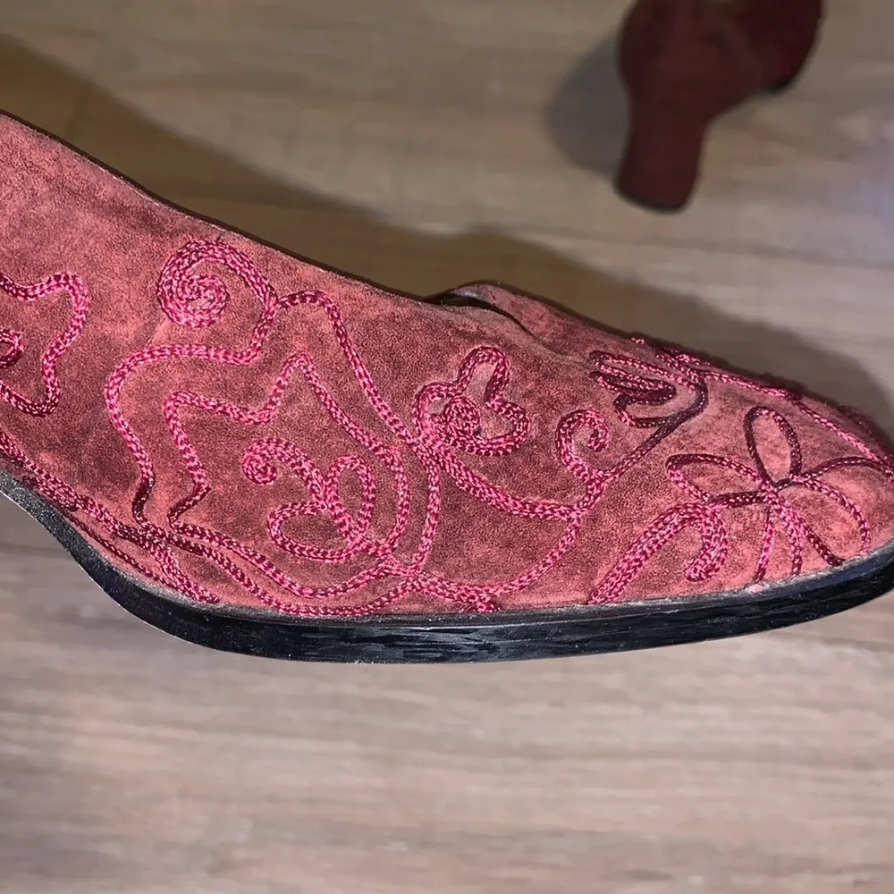 Carriage Court vintage Emily red leather embroidery block heels Size 6.5 - Image 7