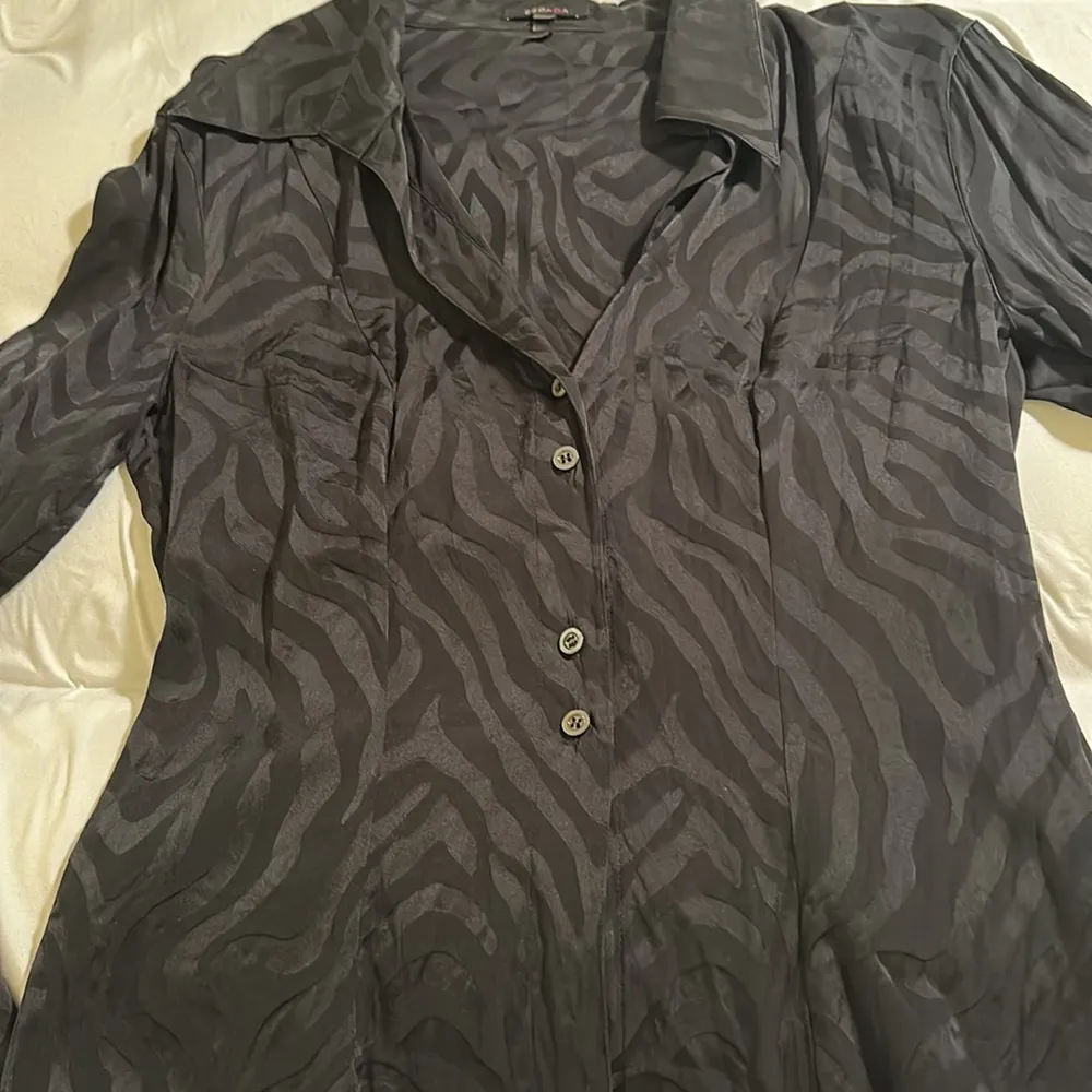 Black with Silver Button up Dress Shirt size 36 - Image 2