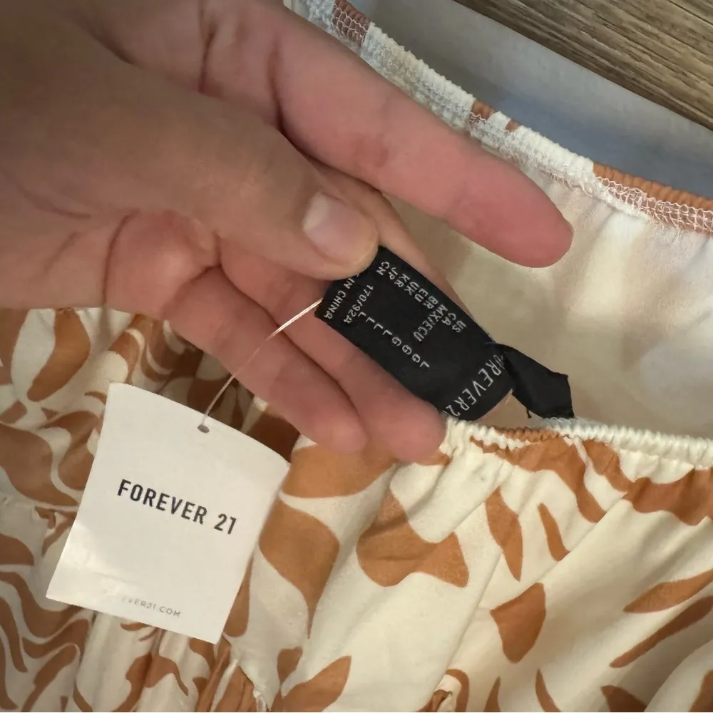 New Women’s sleeveless dress
Size Large 
Brand is Forever 21 - Image 8