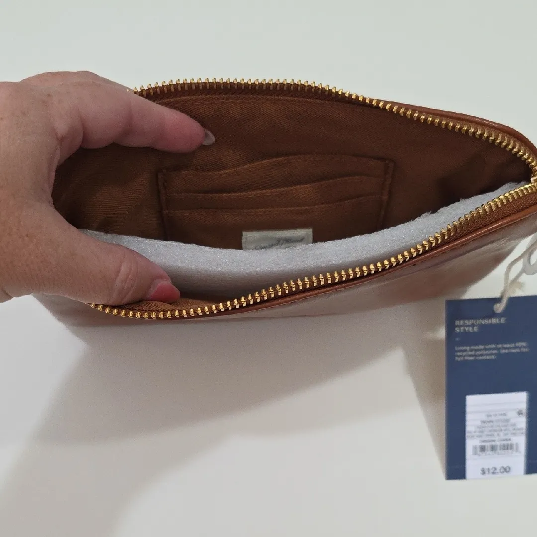 Universal Thread Purse Brown Clutch Small Size New - Image 3