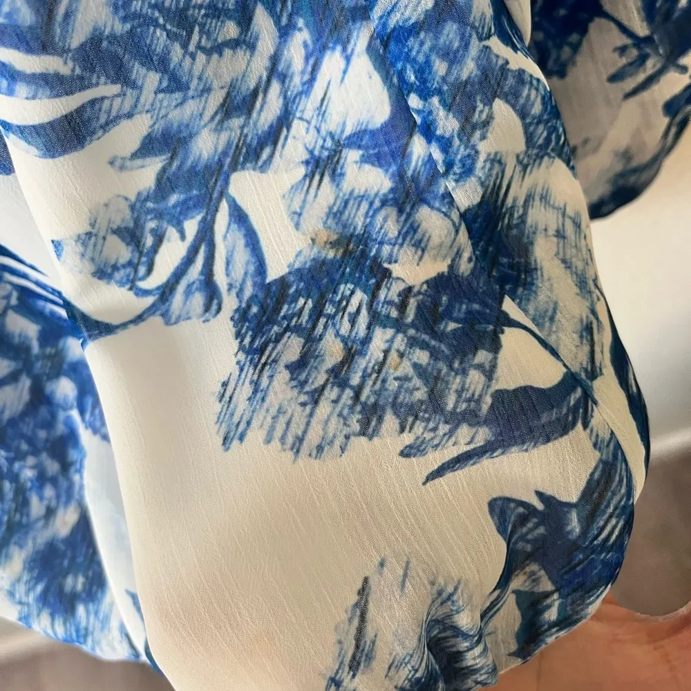 Alice + Olivia Floral Blouse Size XS - Image 5